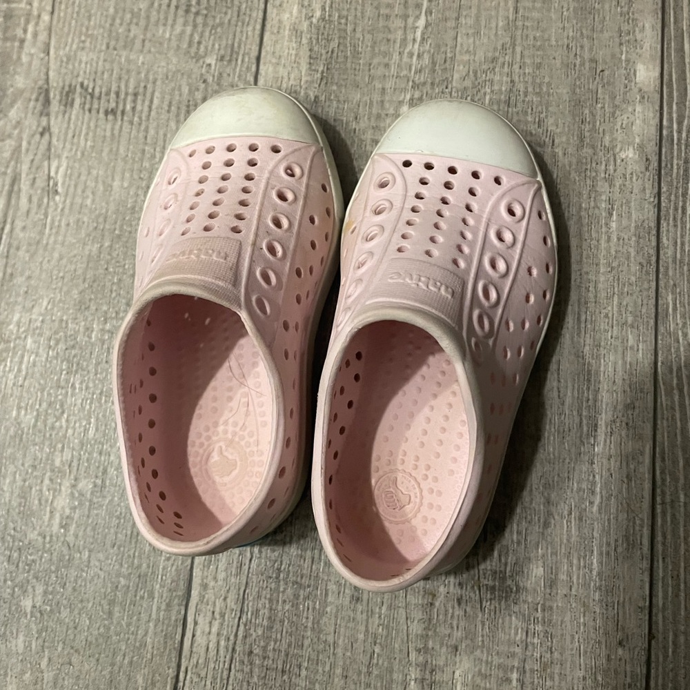 Native toddler shoes pink size 7